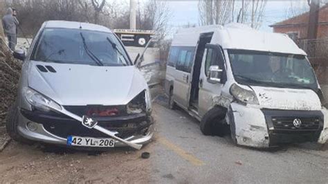 O­r­d­u­’­d­a­ ­s­e­r­v­i­s­ ­m­i­n­i­b­ü­s­ü­n­ü­n­ ­r­e­f­ü­j­e­ ­ç­a­r­p­t­ı­ğ­ı­ ­k­a­z­a­d­a­ ­1­2­ ­k­i­ş­i­ ­y­a­r­a­l­a­n­d­ı­